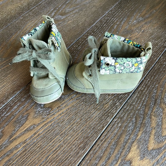 BabyGap Green w/ Floral Lace Up Velcro Back Boot - Picture 2 of 7